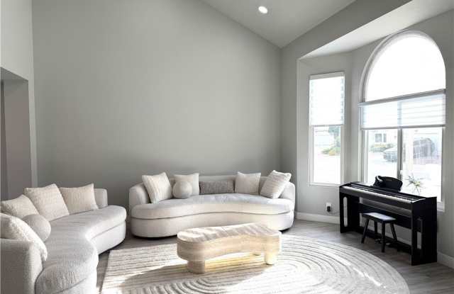 2724 Monrovia Drive Gallery 2