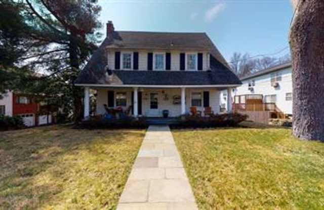 2 Bedroom 2.5 Bath Townhouse - 426 Courtland Avenue, Stamford, CT 06906