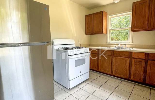 3 Bedroom Home in Del City with fresh paint & new carpet! Gallery 3
