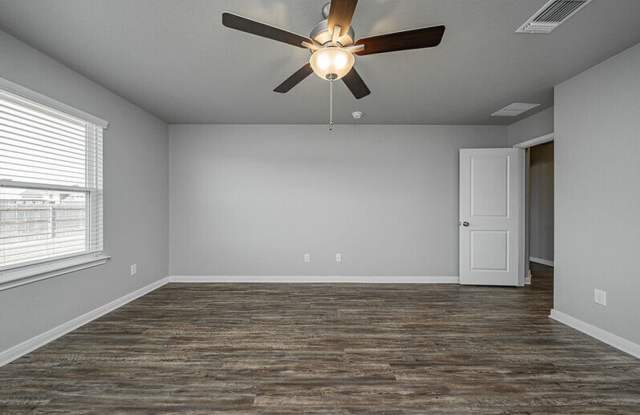 1362 Kingsgate Dr. Gallery 4