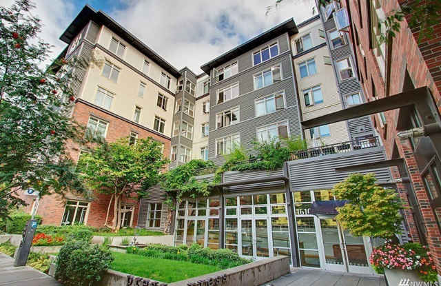 Top floor unit in highly desirable Press condominium building. 1 bed 1 bath with parking. photos photos