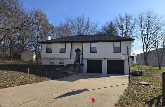 6811 Orchard Street - 6811 Orchard Street, Pleasant Valley, MO 64068