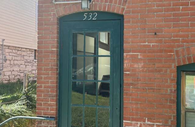 Two Bedroom upstairs apartment in Alton Gallery 1