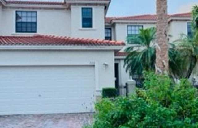 Townhome in the gated community of Bristol Pines photos photos