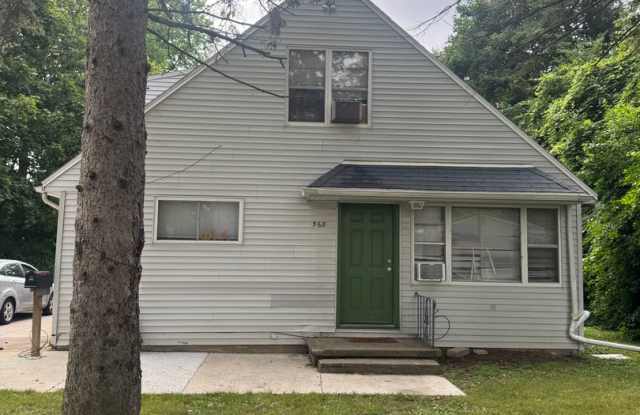 Large 7 bedroom house with 2 kitchens photos photos