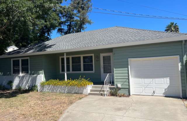 3BD/1BA House in Yuba City Available NOW 1 Year lease photos photos