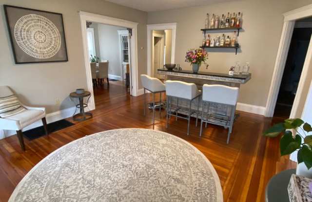 Huge 4 bed unit in Quincy photos photos