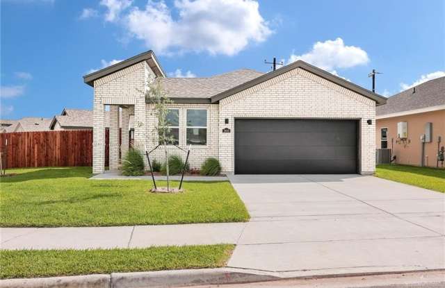 2600 N Day Lily Avenue photos photos