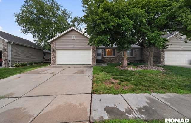 Charming 3BR Townhome in Lincoln photos photos
