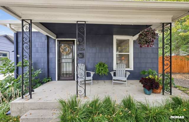 Charming 2BR House in Englewood Gallery 4