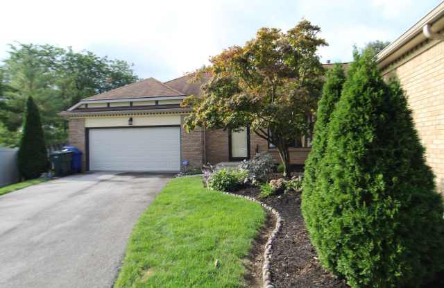 1959-1961 Bayswater Dr. Gallery 3