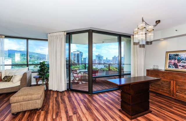 Conveniently Located, Spacious 2/2/2 Unit in Luxury Building Gallery 4