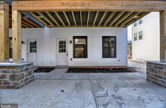 118 HIGH POINTE Drive Gallery 1