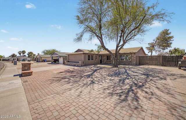 2601 E DAHLIA Drive Gallery 2