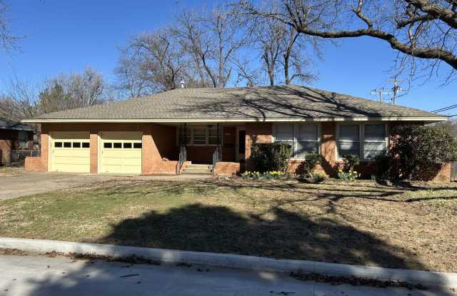 Move-In Special! 1/2 off 1st Month! (3) Bed/(2) Bath + (2) Living Areas Avail NOW! photos photos