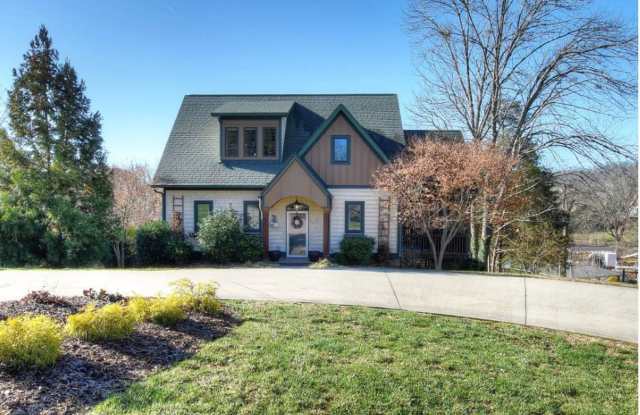 GORGEOUS LAKE HOUSE! 3 Bedrooms/3.5 Baths on Boone Lake, Private Dock, Jet Ski Ramps  More! $3,900 monthly photos photos