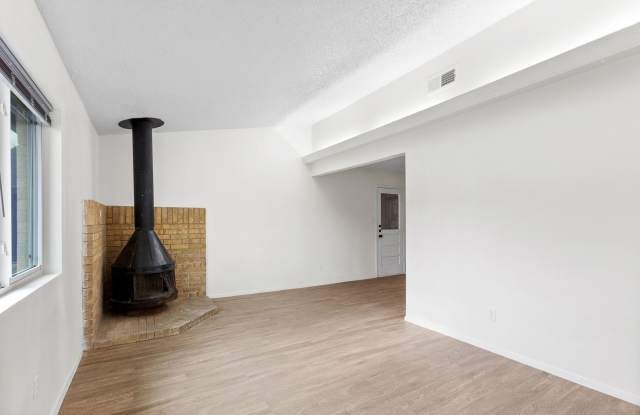 1114/1116 Hazelton photos photos