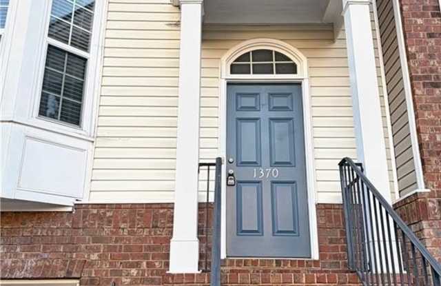 1370 Thornborough Drive Gallery 3