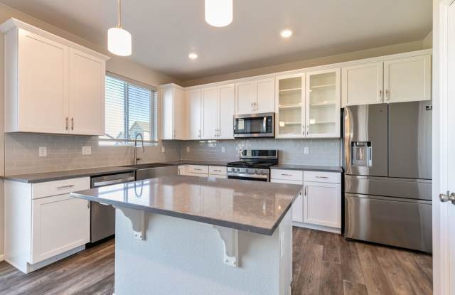 Modern 3-Bedroom Home in The Lakes at Centerra with Greenbelt Views Gallery 3