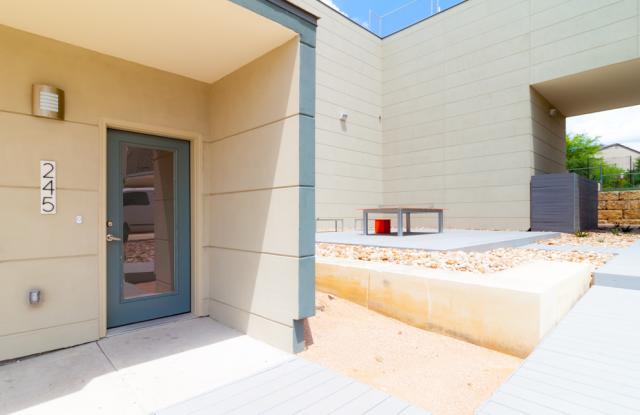 **THREE WEEKS FREE RENT!!** Stunning 2/2.5 multi-level Skybridge Lofts Condo near SOCO! Gallery 3