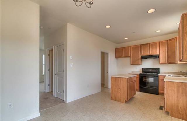 Beautiful 3 Bedroom, 2.5 Bath End Unit in Spring Grove Schools!! photos photos