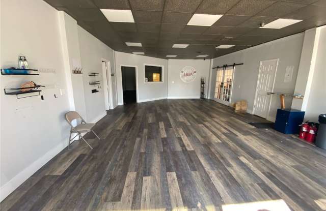 405 Jericho Turnpike Gallery 3