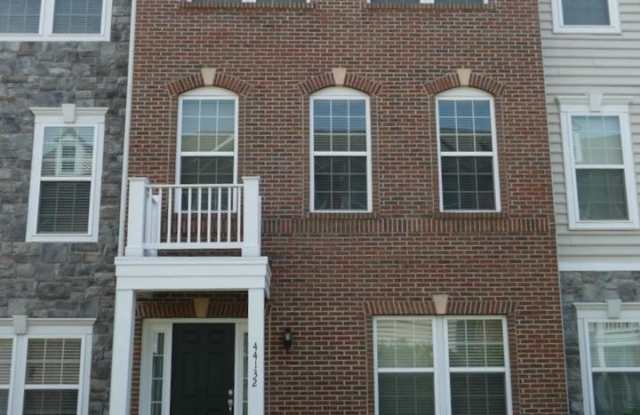 44132 PUMA Square - 44132 Puma Square, South Riding, VA 20152