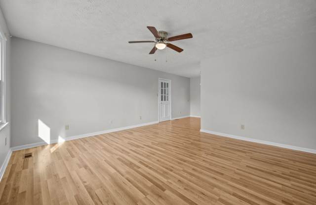 Newly Renovated 3 Bed/1.5 Bath Gallery 4