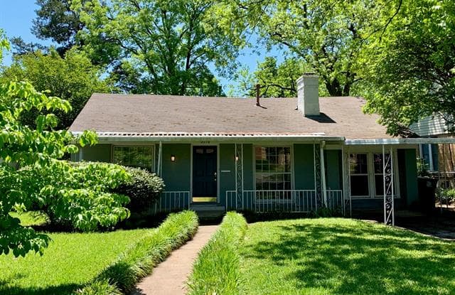 2710 Burlington Boulevard - 2710 Burlington Boulevard, Dallas, TX 75211