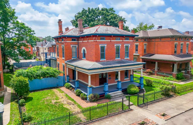 Huge Brick House in Victorian Village/Short North, Beautiful Woodwork 3 Car Garage and Swimming pool photos photos