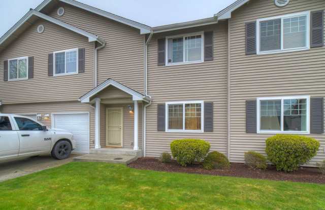 Spacious 3 bedroom townhome close to CK schools - 112 Northeast Tucannon Court, Kitsap County, WA 98311