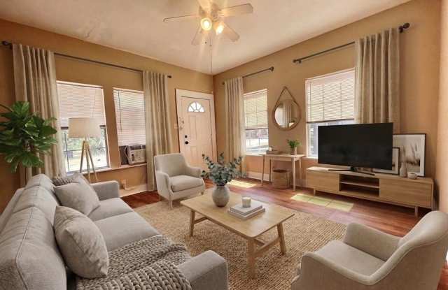 **APPLICATION RECEIVED** *MOVE IN SPECIAL* Charming Highland Park Duplex — Cozy City Living in the Heart of San Antonio photos photos