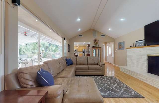 23361 Leonora Drive Gallery 3