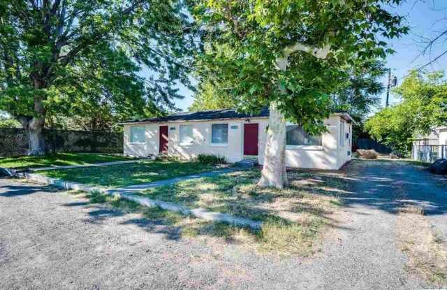 Cute and Cozy Updated Duplex in Kennewick with a Yard photos photos