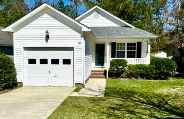 Charming 3 Bed / 2 Bath Home with Screened Porch + Fenced Yard in New Bern photos photos