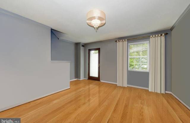 1130 COLONIAL AVENUE Gallery 2