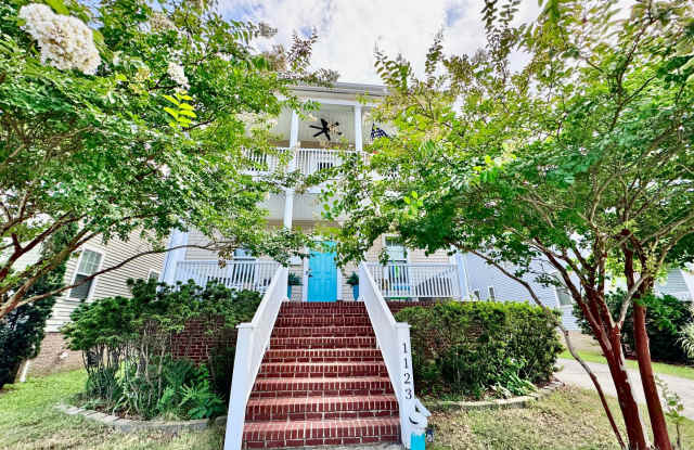 A Block From The Beaches! Ready 09-21-26! Oversized Parking Pad, Pet Friendly! photos photos