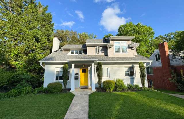 Fantastic 5 Bed 3 Bath Single Family Home With Large Yard In Larchmont Terrace photos photos