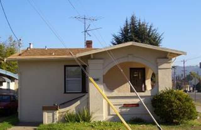 Charming 3 bedroom house on corner lot! photos photos