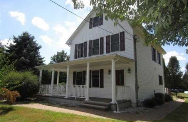 135 Summerhill Rd - 135 Summerhill Road, Middlesex County, NJ 08816