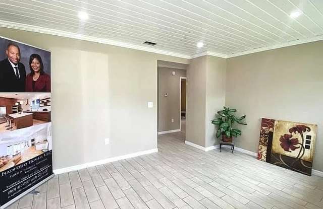 685 Baker Ave Gallery 2