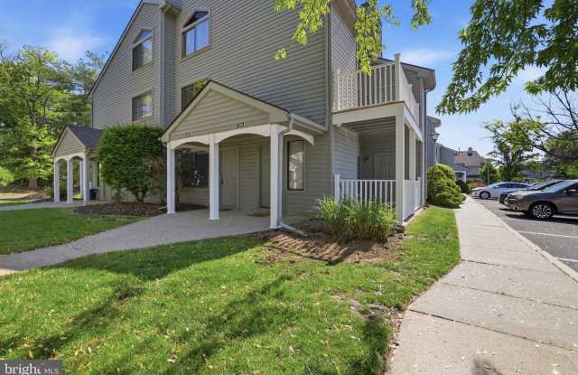 1310 ROBERTS Way photos photos