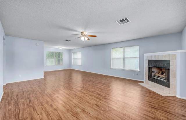 1908 Summer Rain Drive Gallery 3