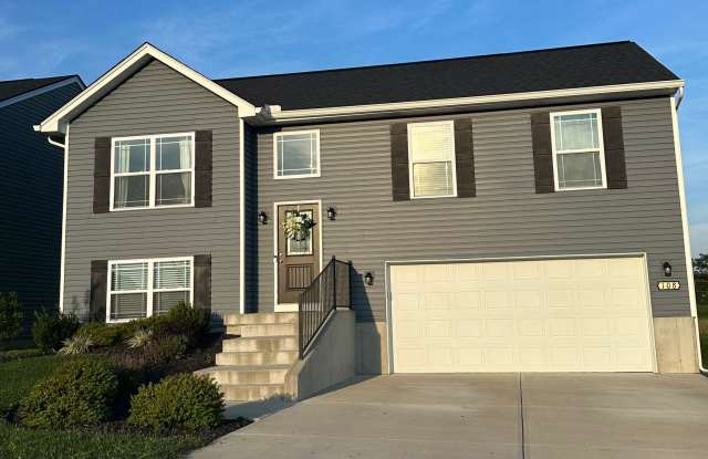 Beautiful 3-Bedroom, 3-Bathroom Home with Neighborhood Pool Access in Williamstown, KY photos photos
