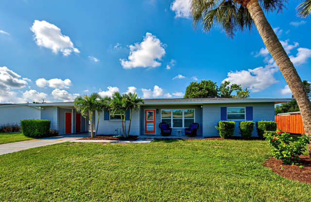 Seasonal Rental Near Venice – Pet-Friendly 3 Bed, 2 Bath Home photos photos