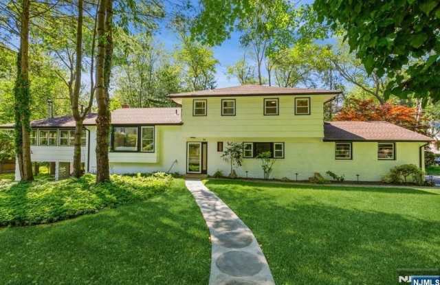 11 Maple Avenue photos photos