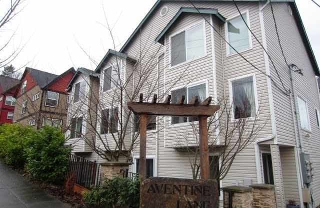 Very Cute Three Story Townhouse in West Seattle Gallery 1