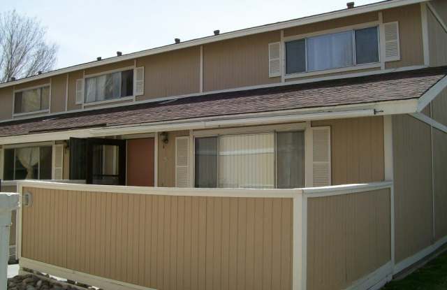 Three Bedroom Fifth Avenue Townhouse- Two Car garage! Gallery 1