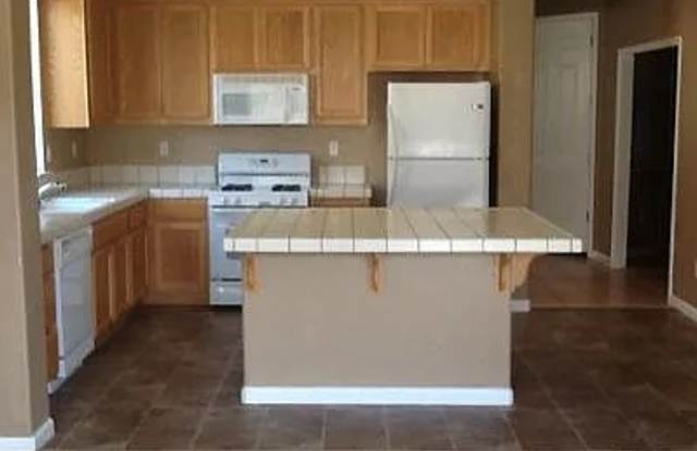 **TWO WEEKS FREE SPECIAL** 3 bedroom, 2 bath house Gallery 3