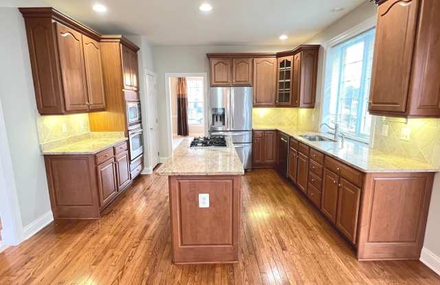 5920 INTERLACHEN Court Gallery 4
